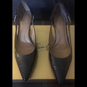 Joan & David Circa Luxe Callalily pumps